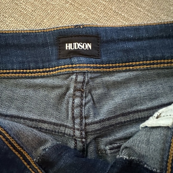 Hudson Croxley Mid Rise Shorts NWT - Picture 4 of 5
